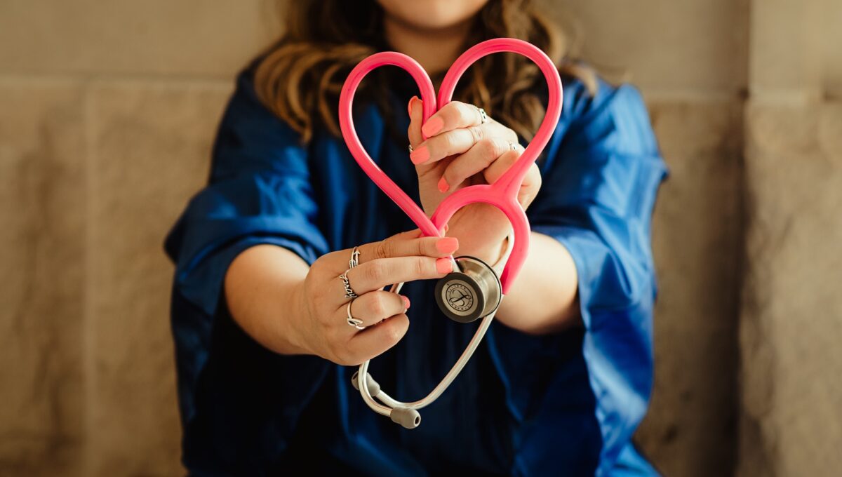 What Is Customer Experience in Healthcare? How to Measure It?